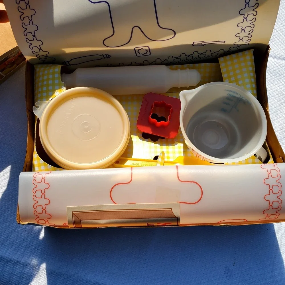 1979 Tupperware Toys - Mini-Mix-It●New●Never●Used●Complete W/Recipes ● Worn‎ Box